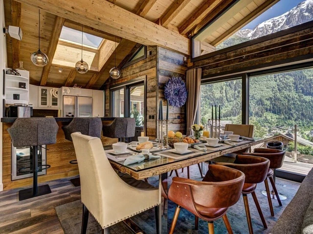 Chalet Peace and Love