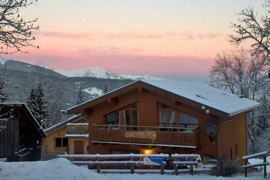 chalet-magic-rock.html