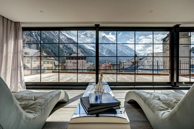 penthouse-le-lustre.html